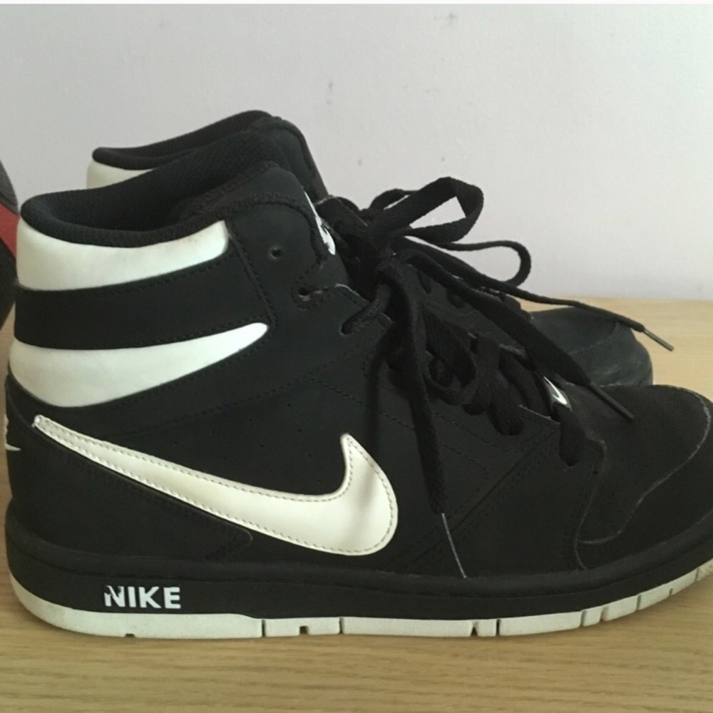 Nike hightop shoes